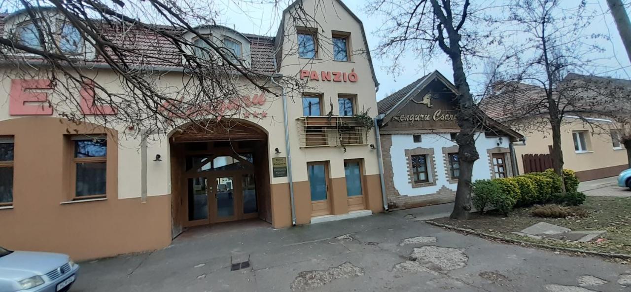 Kenguru Panzio Hotel 3*