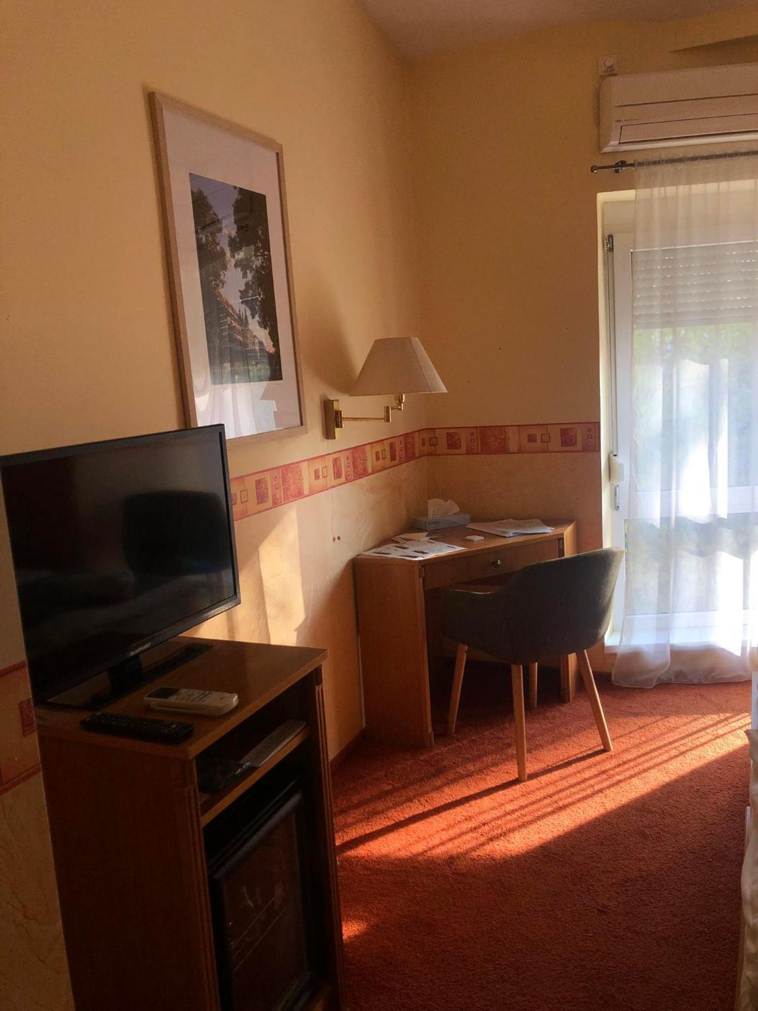 Hotel Kenguru Panzio 3*